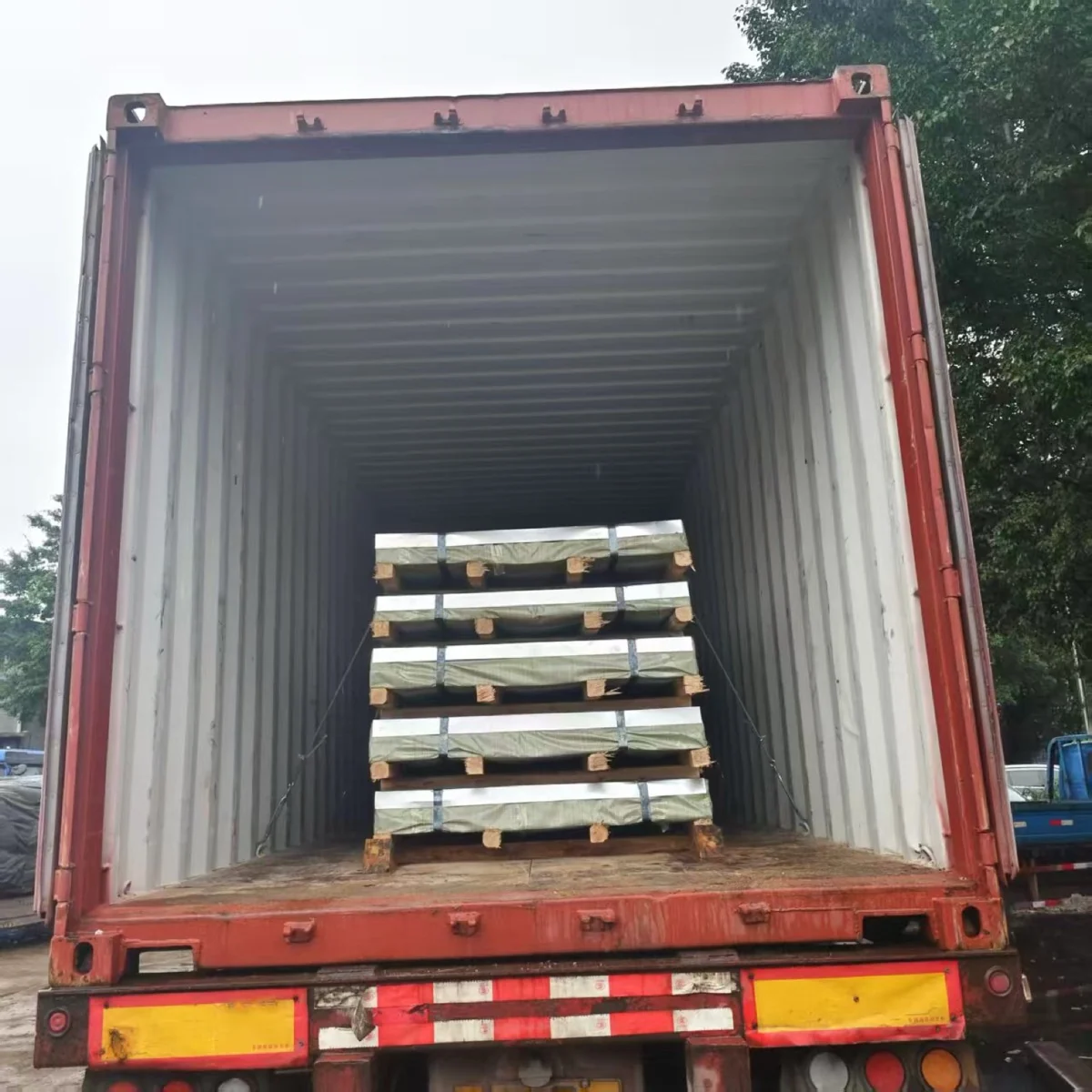 Coiled steel in an overweight container to Dhaka — shipment handling photo 3