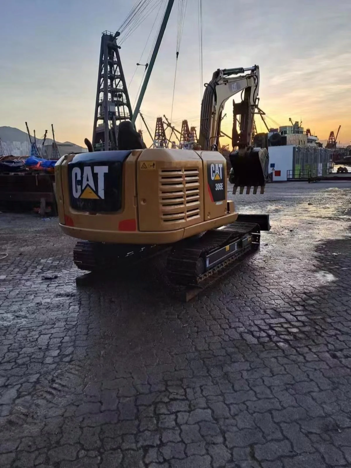Used excavator export from Hong Kong to Canada — shipment handling photo 3
